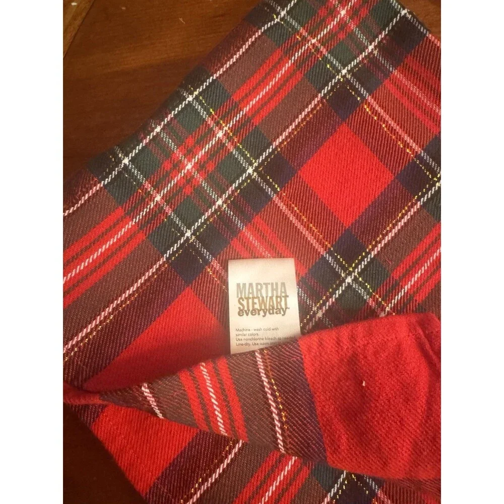 VTG Martha Stewart Everyday Tartan w/gold Christmas Tablecloth 47”x48” Red